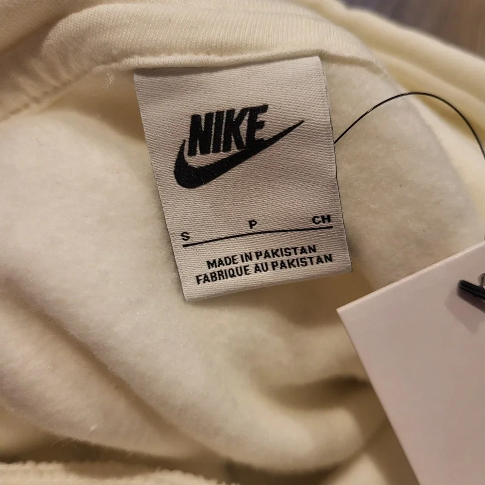 Nike Women's Small White Hoodie With Black Logo Pullover Sweatshirt MSRP $65